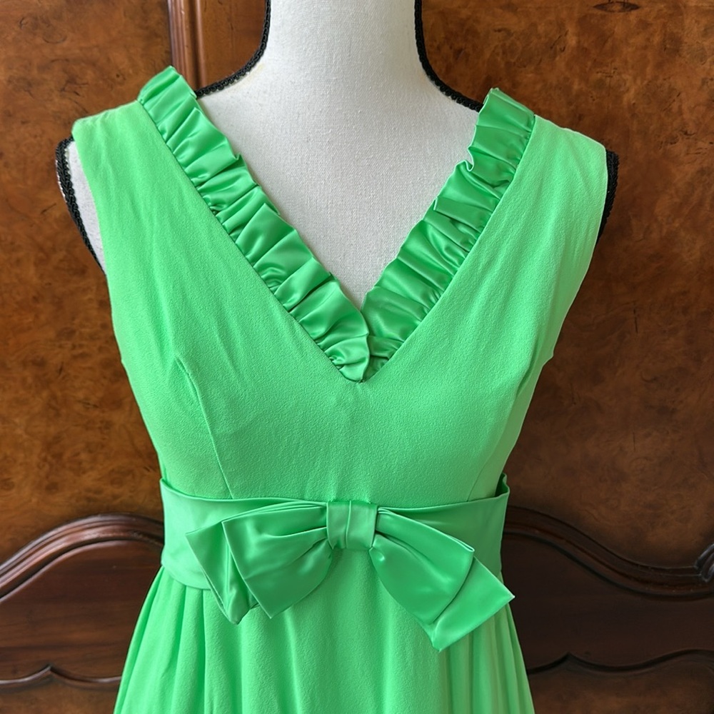 Vintage Sleeveless Dress - Picture 3 of 17